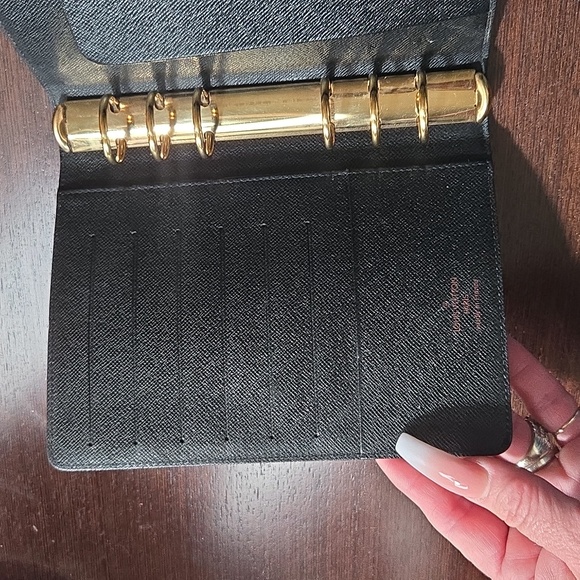 Authentic Louis Vuitton Epi Agenda MM - Picture 10 of 16